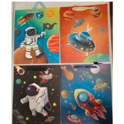 caja de regalo espacio -surtido diseños 26x32x10  cms .